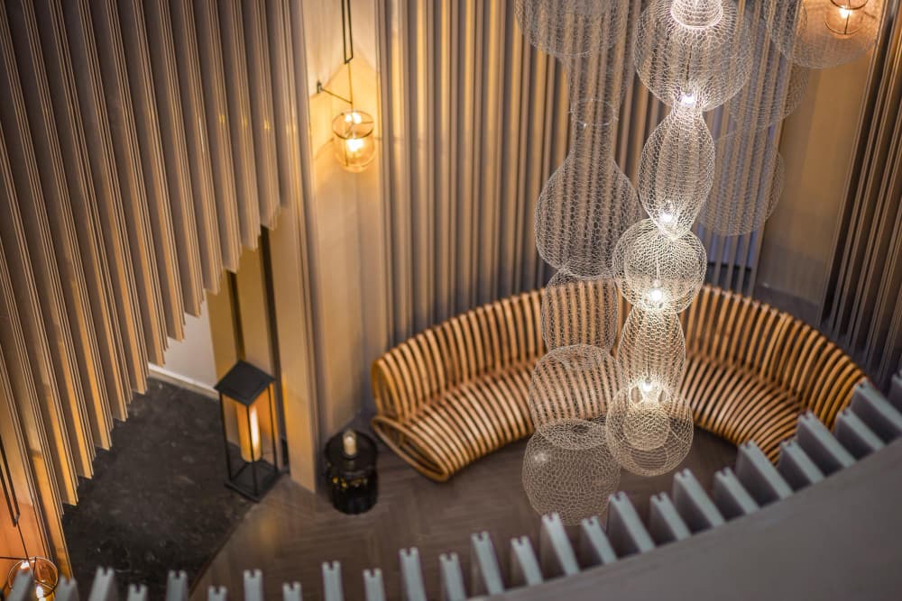 إضاءة قابلة للتخصيص.